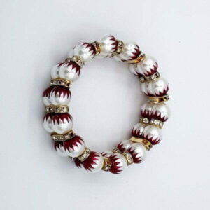 أسورة بألوان علم قطر