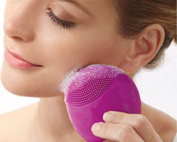 Forever Lina Mini Facial Cleansing Brush Magenta 3